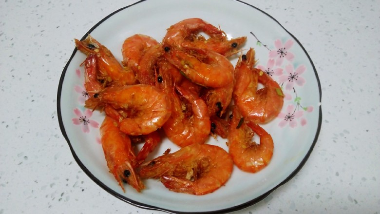 麻辣大虾,待油温升高再复炸至金黄