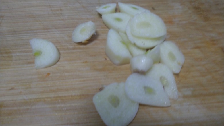 麻辣大虾,蒜切片