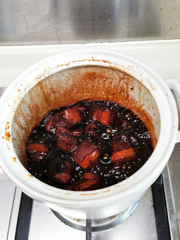 十年陈皮扣肉(回味无穷),大火收汁到浓稠有胶质感。