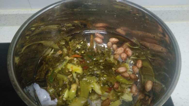 酸菜炖粉条,放入酸菜