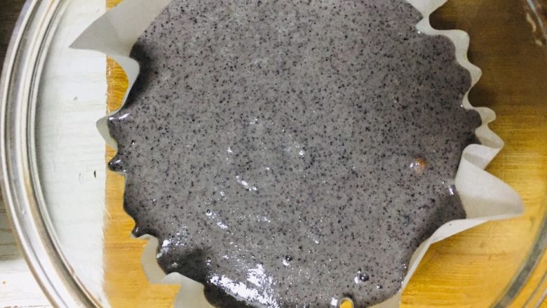 补铁补血糕,倒入糊糊,震一震