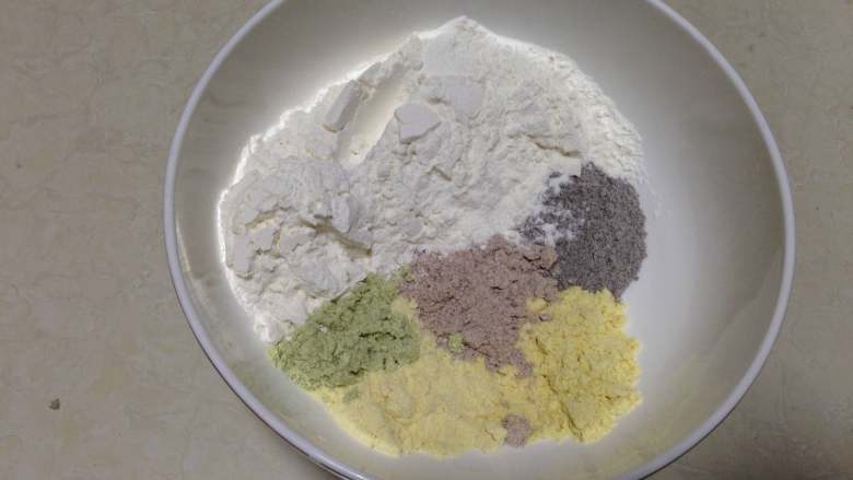 杂粮煎饼,
几种面混合均匀,如果家里没有这么多种面,可以根据自己的习惯添加。