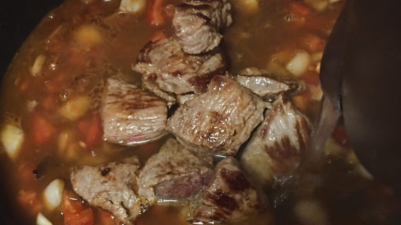 大块牛肉罗宋汤,加牛肉,加水