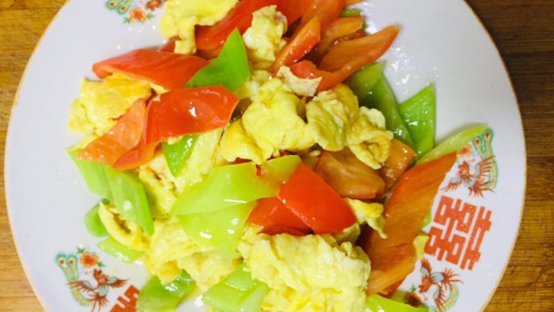 彩椒鸡蛋,摆盘,色泽鲜艳