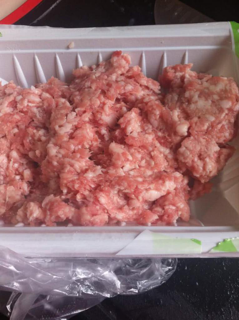 虾饺,最好是少加一些肥肉粒,我不喜欢肥肉就加了点肉泥。