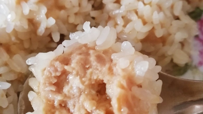 香菇鸡肉糯米蒸丸子,咬上一口,鲜嫩多汁。