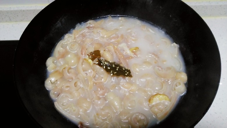 晶莹🐷皮冻,煮1小时,加入<a style='color:red;display:inline-block;' href='/shicai/ 756'>鸡精</a>