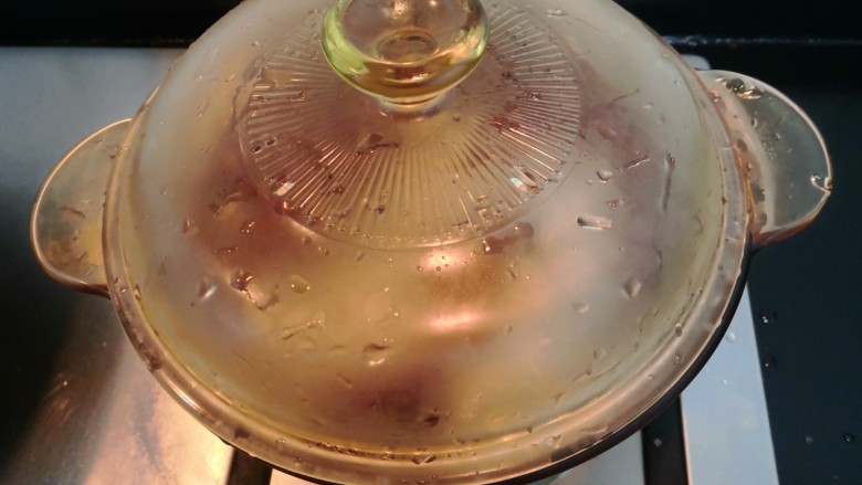 红枣莲藕汤,烧开后，关小火焖煮1—2小时（喜欢藕糯一点的，可以焖的时间长点）
