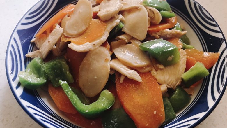 杏鲍菇炒肉片,翻炒均匀就可以起锅了。