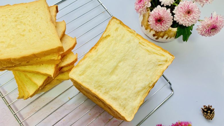 超级松软一次发酵,奶香吐司🍞,这样的快手吐司一定要试试,自己做健康,无添加,冰箱里冷冻保存,一周的早餐粮食。