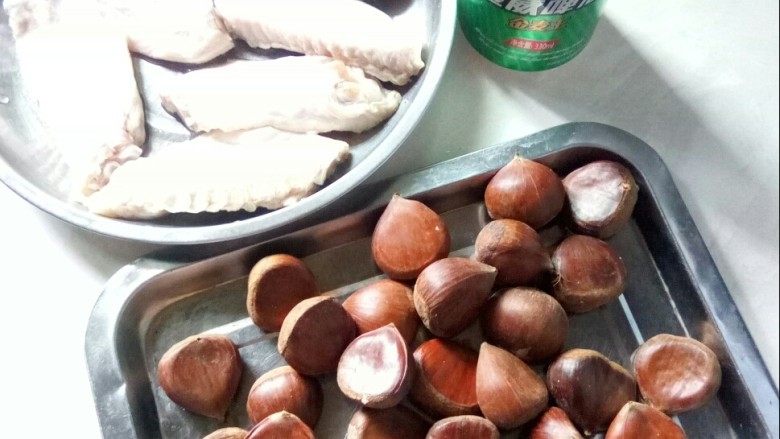板栗啤酒鸭翅 #立冬美食#,准备食材。