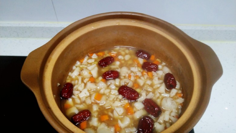 莲藕红枣汤,再煮5分钟