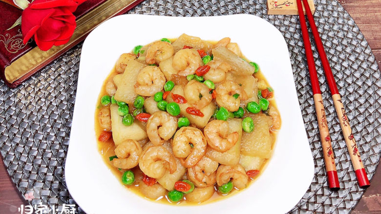 冬瓜炒虾仁,是不是很有食欲哟!