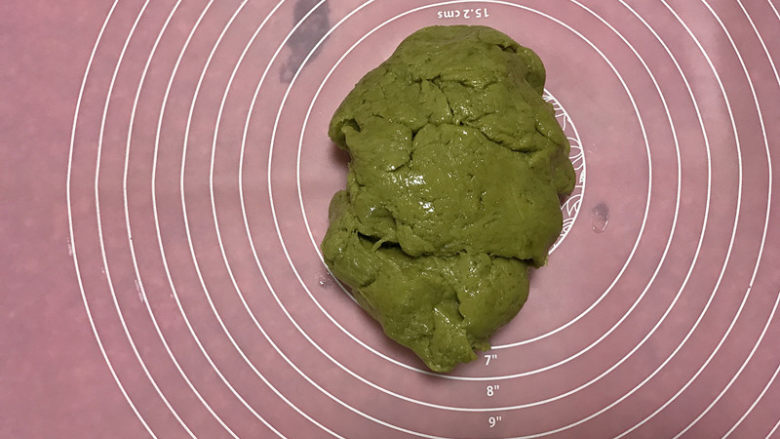抹茶蔓越莓麻薯,移出案板