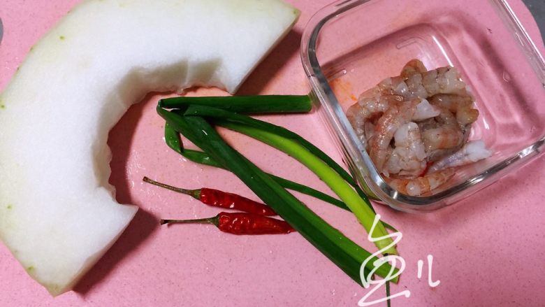 冬瓜炒虾仁,准备食材，<a style='color:red;display:inline-block;' href='/shicai/ 287'>虾仁</a>挑去虾线，洗净