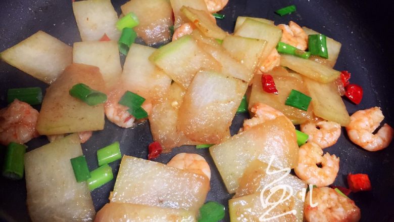 冬瓜炒虾仁,炒匀出锅