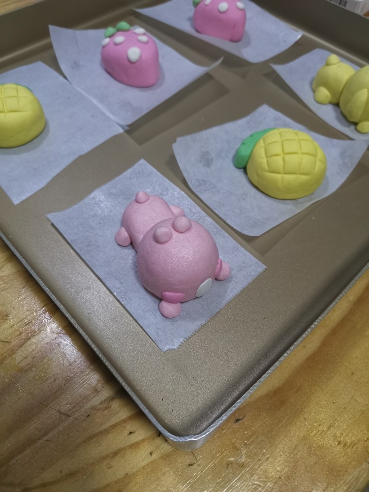 卡通凤梨酥,小粉熊