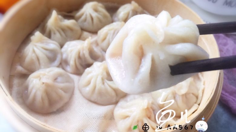 灌汤小笼包,蒸熟的包子要趁热吃,才会有汤汁