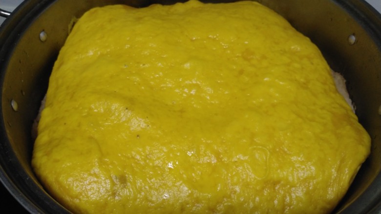 南瓜千层饼,转中火蒸20分钟,再焖5分钟
