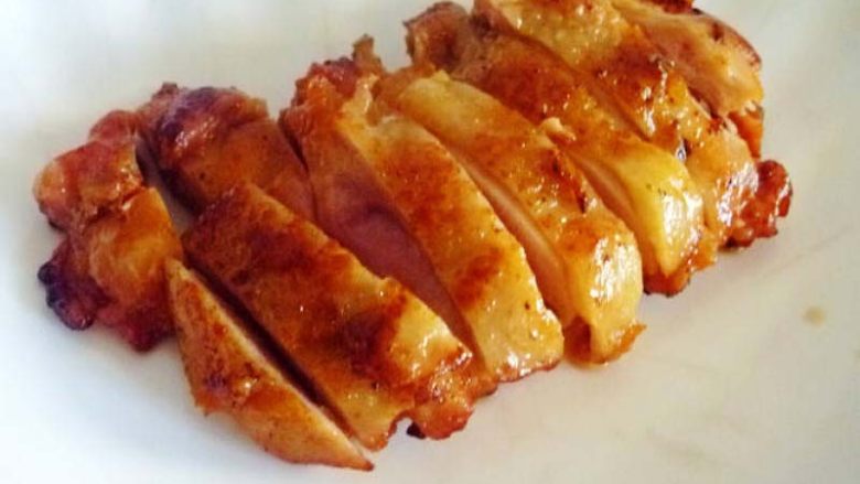 美味的新奥尔良煎鸡肉饭, 然后趁等候的时候把鸡腿切一下。