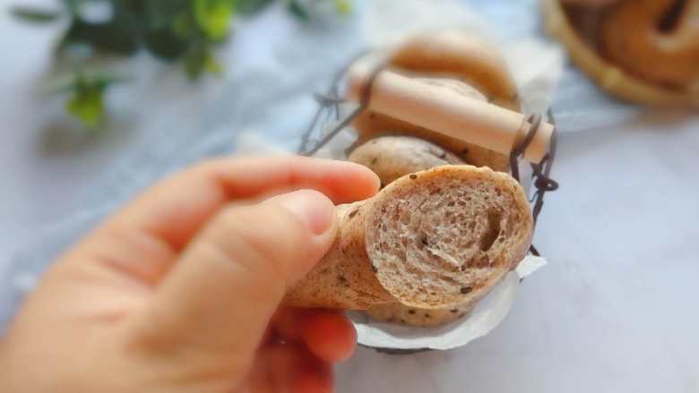 黑芝麻黑麦贝果,成品图