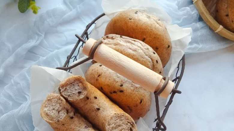 黑芝麻黑麦贝果,成品图