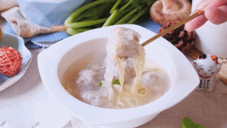 萝卜肉丸汤,趁热乎赶紧端上宝宝餐桌吧,满屋都是飘香,肉汤味道鲜美