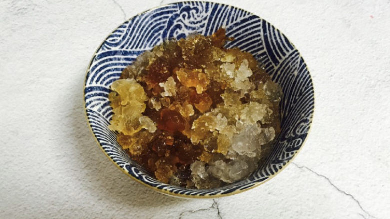 蔓越莓苹果桃胶糖水+冬日暖心菜,<a style='color:red;display:inline-block;' href='/shicai/ 2530'>桃胶</a>泡发12小时,可以提前一晚泡发。挑去杂质清洗干净