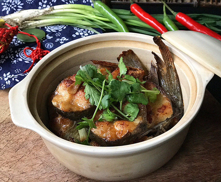 冬日暖心菜 砂锅焗鱼块,鱼肉香嫩又入味