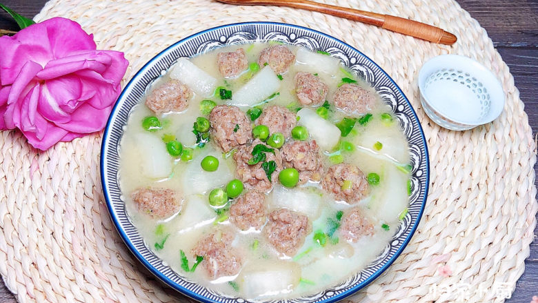 萝卜肉丸汤,冬天来一碗,赛人参哟!