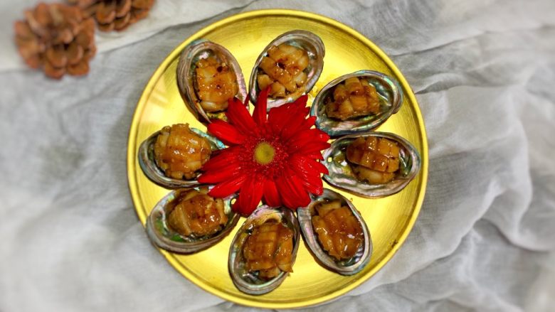 冬日暖心菜—红烧鲍鱼,装饰一下花洗净