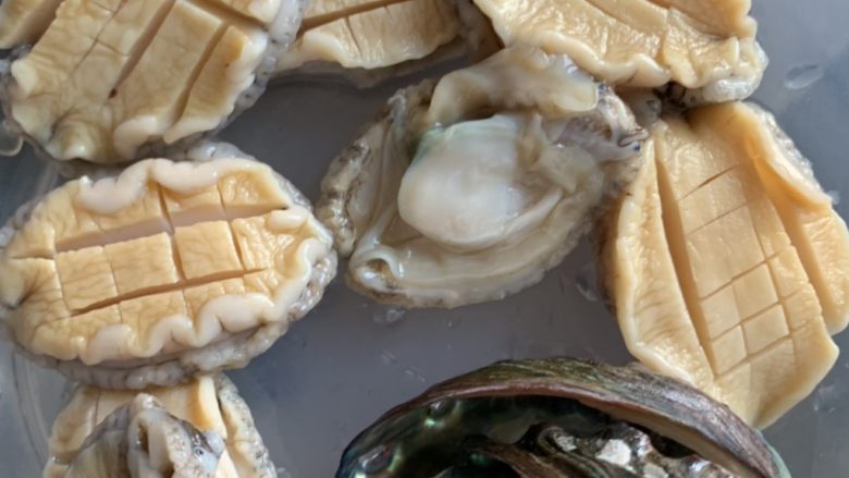 冬日暖心菜—红烧鲍鱼,全部花刀