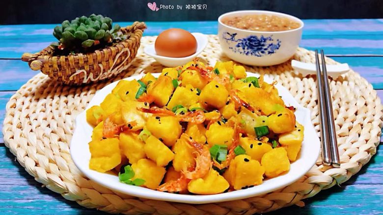 冬至美食+香葱黄金馒头粒,搭配鸡蛋和绿豆米粥好有食欲