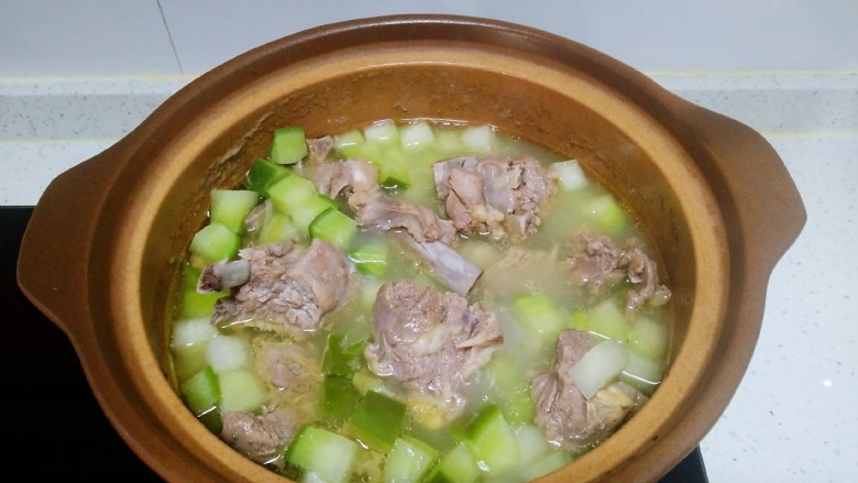 羊排、萝卜汤,再煮3分钟,搅拌均匀