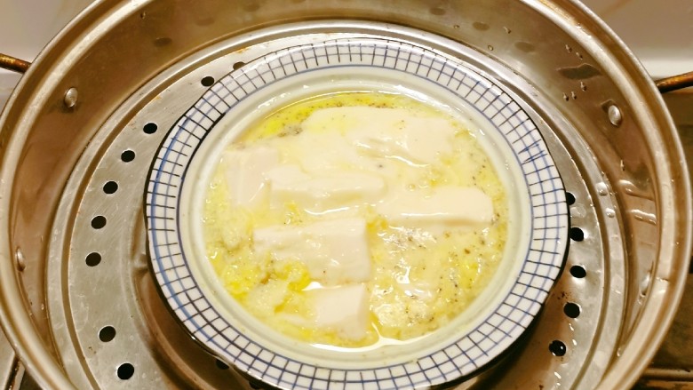 豆腐鸡蛋羹,时间到 出锅