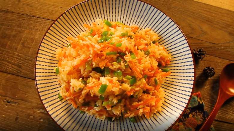 有家鲜厨房:卫龙炒饭,出锅
