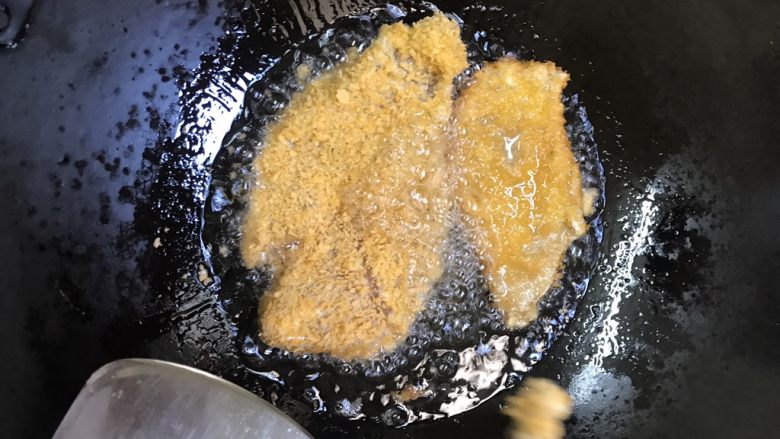 脆皮鸡排,油温7层热下锅炸至两面金黄香脆