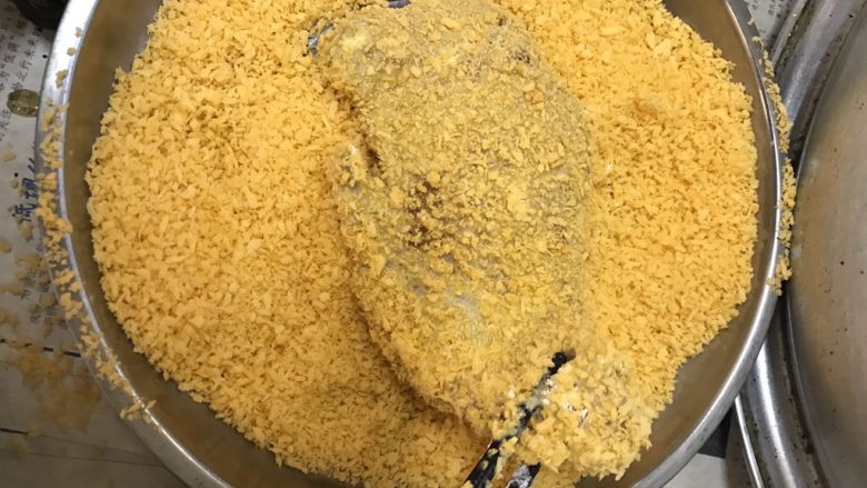 脆皮鸡排,抹成这样,准备下锅