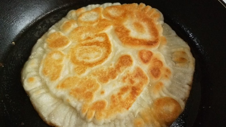 冬日暖心菜+冬日暖心太阳糯米饼,翻面很好看吧,金黄黄的看着很香。