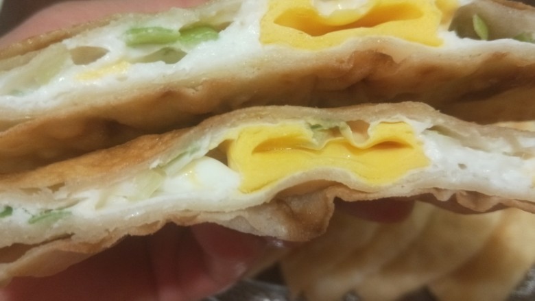 葱香鸡蛋包饼,这样做你爱吃吗?