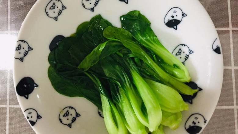 肉燥面,锅中煮水,水开后放入<a style='color:red;display:inline-block;' href='/shicai/ 3517'>青菜</a>,煮1分钟左右