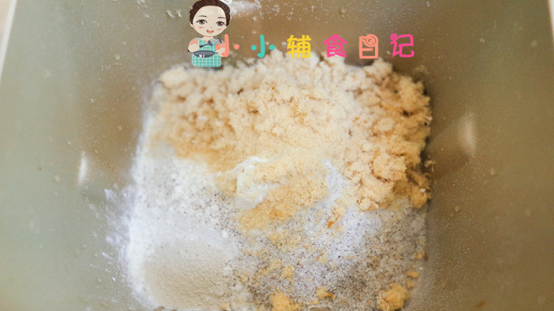 12个月以上肉松黑麦贝果, <a style='color:red;display:inline-block;' href='/shicai/ 731'>酵母</a>3克。<a style='color:red;display:inline-block;' href='/shicai/ 550'>高筋面粉</a>200克。黑麦粉50克。<a style='color:red;display:inline-block;' href='/shicai/ 10588'>糖</a>8克 盐3克 <a style='color:red;display:inline-block;' href='/shicai/ 156925'>水</a>170克 <a style='color:red;display:inline-block;' href='/shicai/ 887'>黄油</a>5克 <a style='color:red;display:inline-block;' href='/shicai/ 432'>肉松</a>20g
放入面包机揉成团mix揉面功能揉20分钟,夏天要用冰<a style='color:red;display:inline-block;' href='/shicai/ 156925'>水</a>或者冰牛奶,不然面温高会提前发酵,面粉的吸<a style='color:red;display:inline-block;' href='/shicai/ 156925'>水</a>性不一样,所以我们先预留10克<a style='color:red;display:inline-block;' href='/shicai/ 156925'>水</a>,看面团的干湿度决定