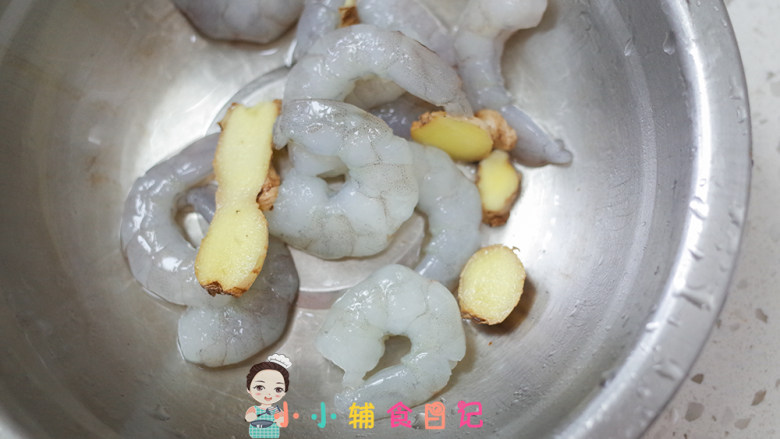 12个月以上牛油果虾仁炒饭,<a style='color:red;display:inline-block;' href='/shicai/ 287'>虾仁</a>用姜片腌渍去腥,去虾线备用