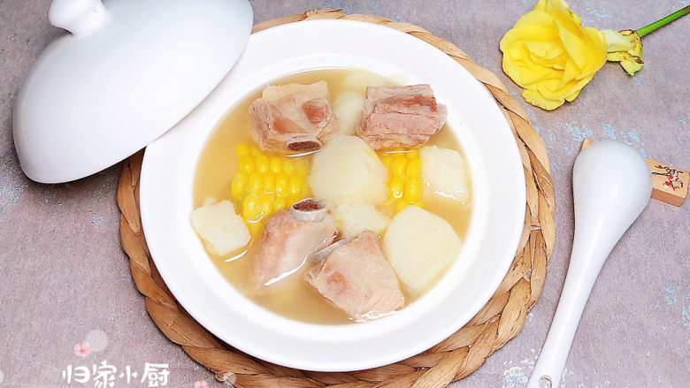 山药玉米排骨汤,鲜美极了,喝起来吧!