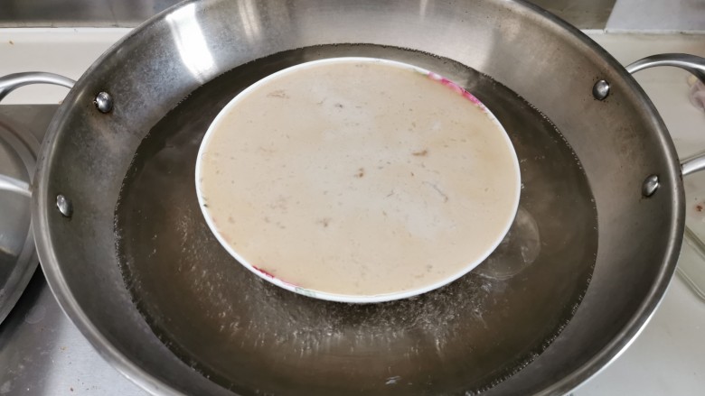 爽滑马蹄糕(红豆糕),第二盘纯马蹄糕继续蒸。