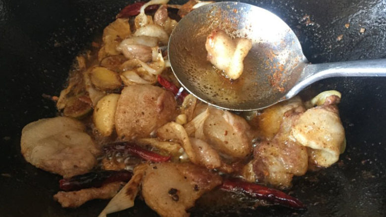 美味简单的五花肉麻辣香锅, 翻炒均匀