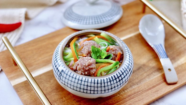 冬日暖心菜  手工牛肉丸子粉丝双色萝卜煲