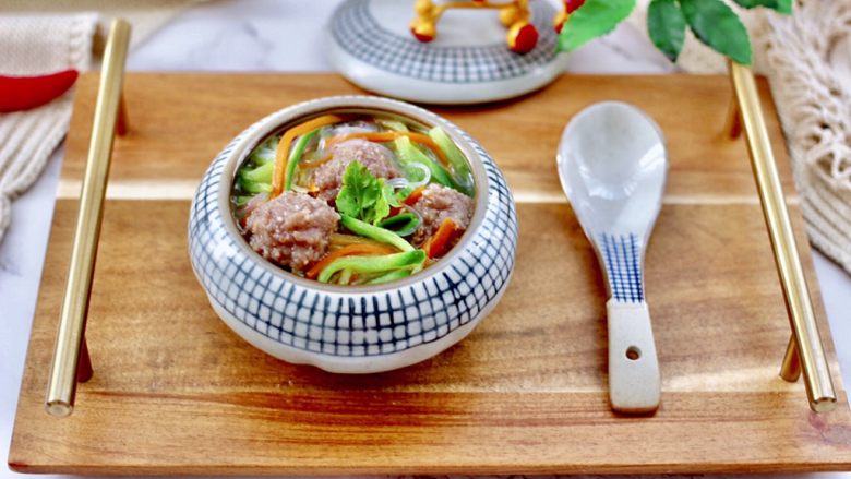 冬日暖心菜 手工牛肉丸子粉丝双色萝卜煲,成品一
