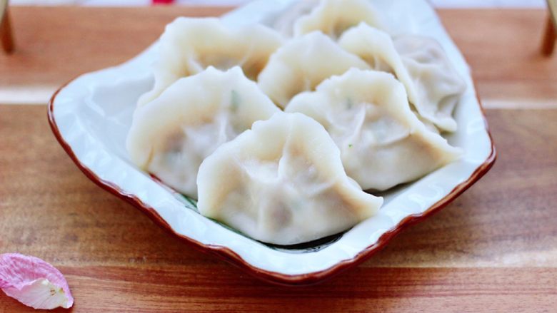 蒜黄牛肉饺子,蒜黄牛肉饺子出锅咯。