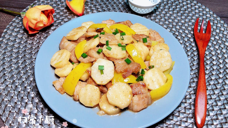 山药炒肉片,一盘色香味俱全的山药肉片就上桌了!